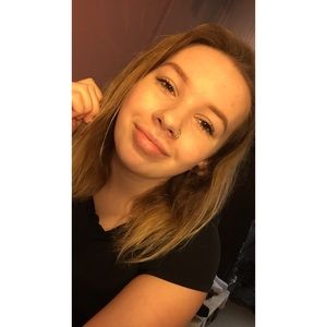 Meet your Posher, Elissa